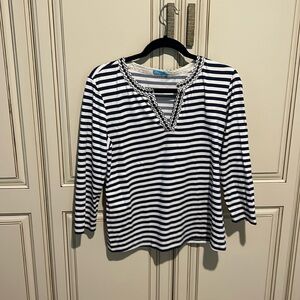 Super cute women’s J McLaughlin top